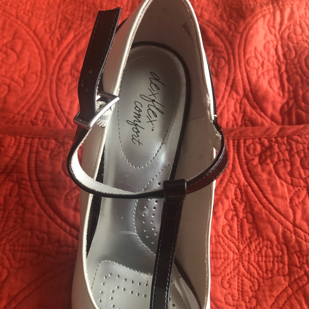 Beautiful shoes  in 2 tones